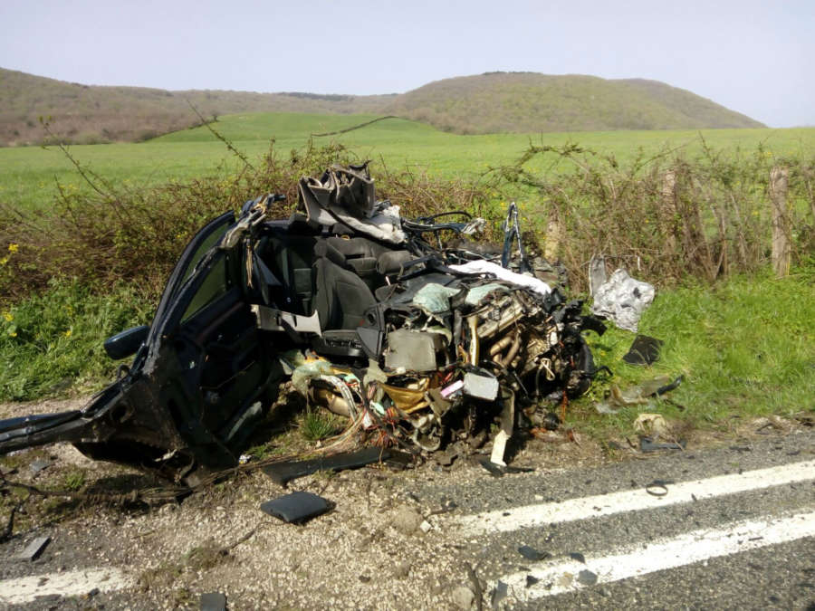 Dos fallecidos y siete heridos, uno de ellos grave, en la colisión de un turismo y un autobús en Lanz