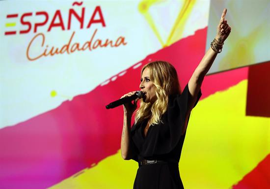 Marta Sánchez canta su versión del himno español en un acto promovido por Cs