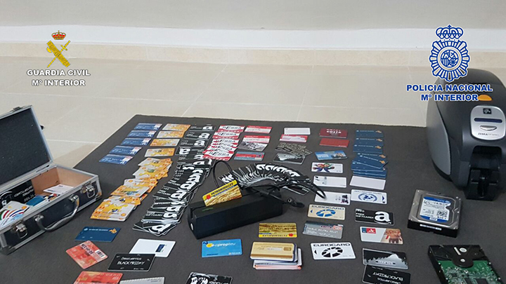 Detenidas 24 personas en España por fraude con tarjetas para el pago en peajes de la UE