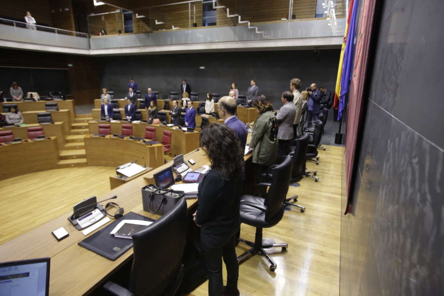 Minuto de silencio por la última víctima de accidente laboral fallecida en la Comunidad Foral