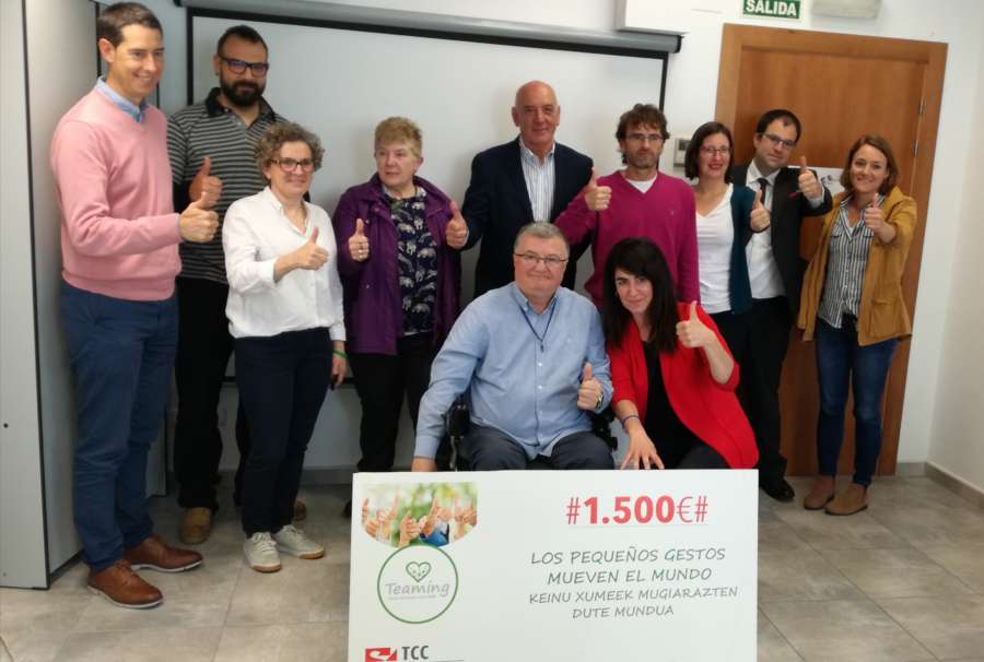 El ‘Teaming’ de TCC Pamplona entregan 3.000 euros para proyectos de daño cerebral y ELA