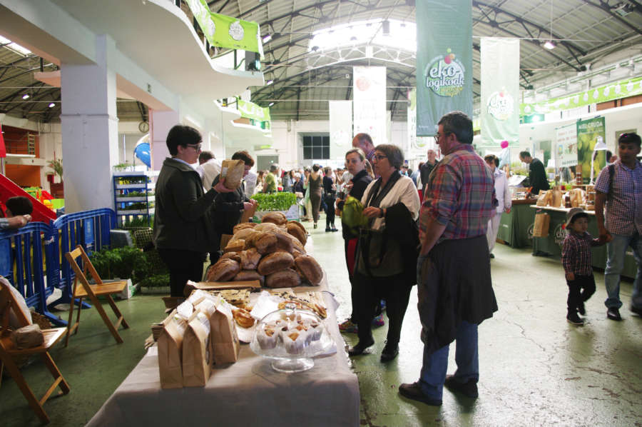 La III Feria Navarra Ecológica cierra tres días de éxito en venta directa
