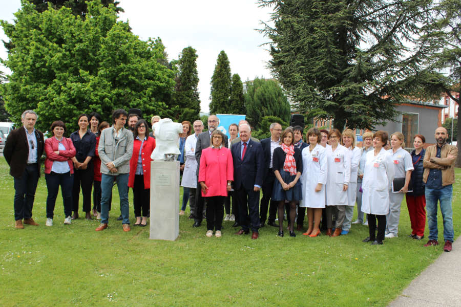 Inaugurada la escultura conmemorativa del centenario del Colegio de Enfermería de Navarra