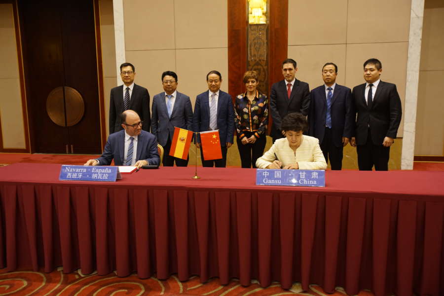 Ayerdi firma el acuerdo de cooperación de Navarra con la provincia china de Gansu para 2018