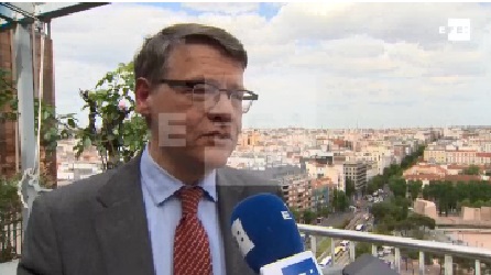 Jordi Sevilla: “La sanidad pública trata muy bien a la enfermedad pero muy mal al enfermo”