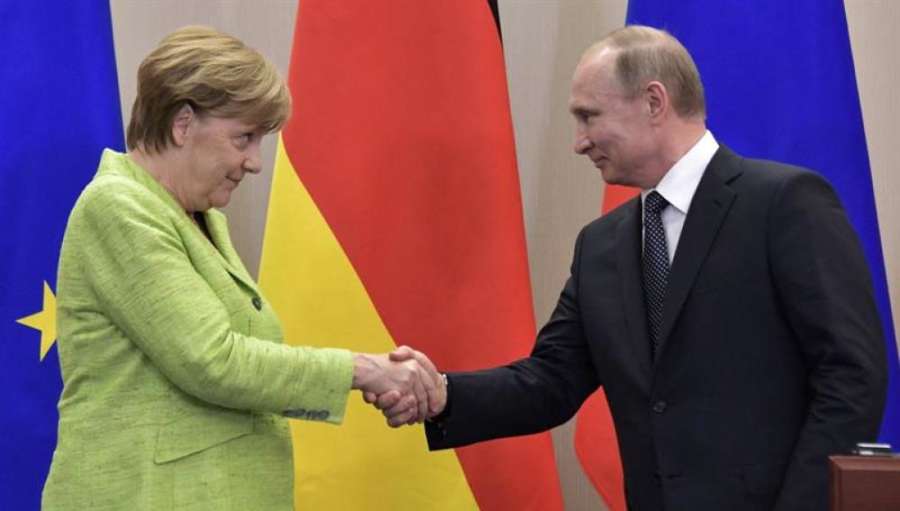 Putin y Merkel coinciden en la importancia de mantener el acuerdo nuclear con Irán