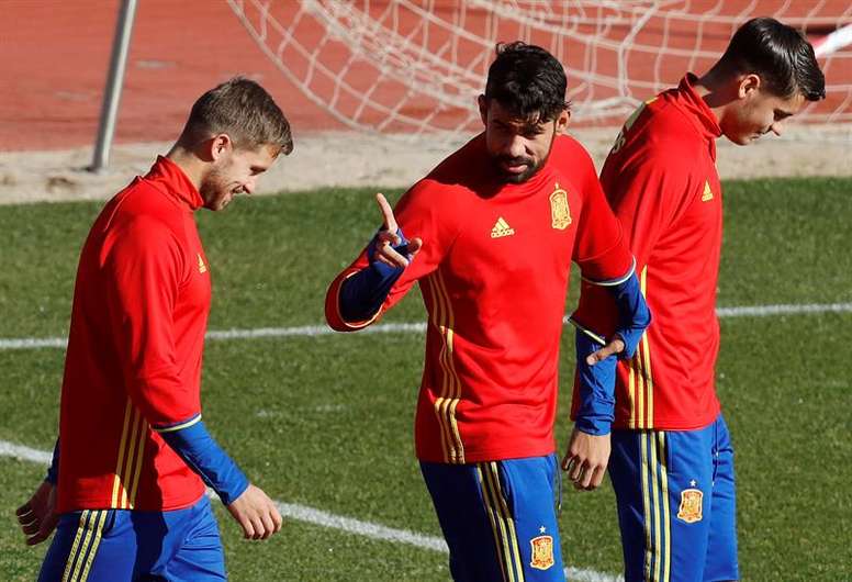 Los navarros Monreal y Azpilicueta en la lista de 23 y se quedan fuera Morata y Vitolo