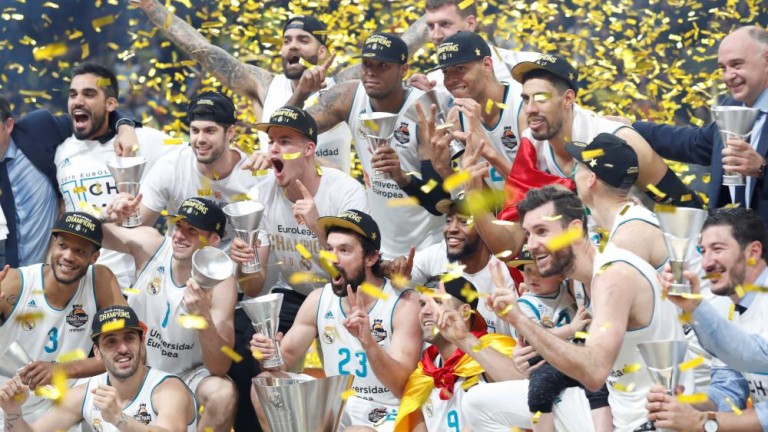 El baloncesto le pasa el testigo ganador al fútbol