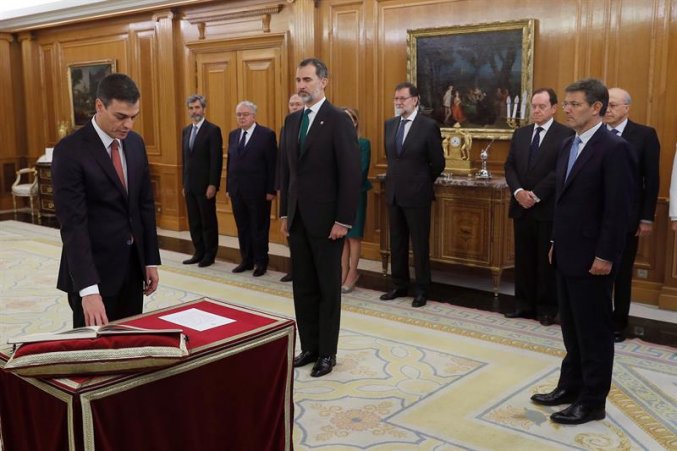 Sánchez asume el cargo en bonanza económica pero con el paro y la deuda elevados