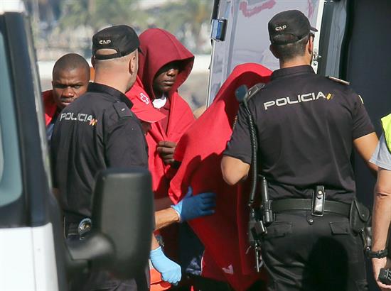 Llegan a Canarias los 152 inmigrantes subsaharianos rescatados en alta mar