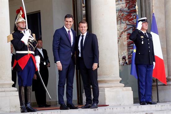 Macron recibe al presidente del Gobierno español para tratar el problema migratorio