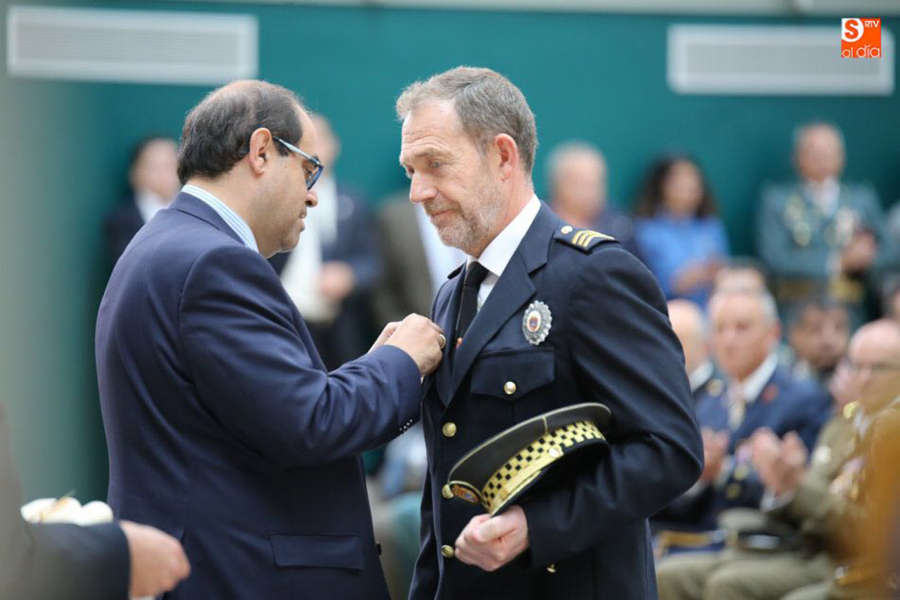 Munárriz, jefe de la Policía Municipal, distinguido por el Ayuntamiento de Salamanca