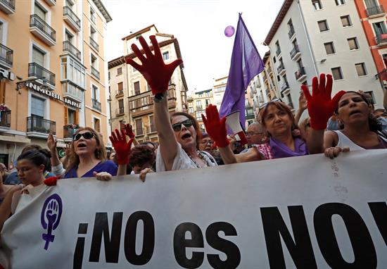 Miles de personas rechazan en Pamplona libertad de Manada al grito de 