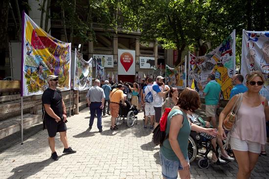 La peñas celebran su día y presentan las pancartas de sanfermines