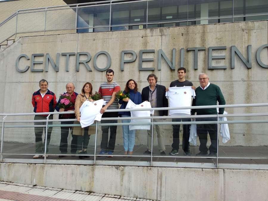 El Centro Penitenciario de Pamplona clausura su escuela de pelota con una exhibición de los pelotaris profesionales Ezcurdia y Zabaleta