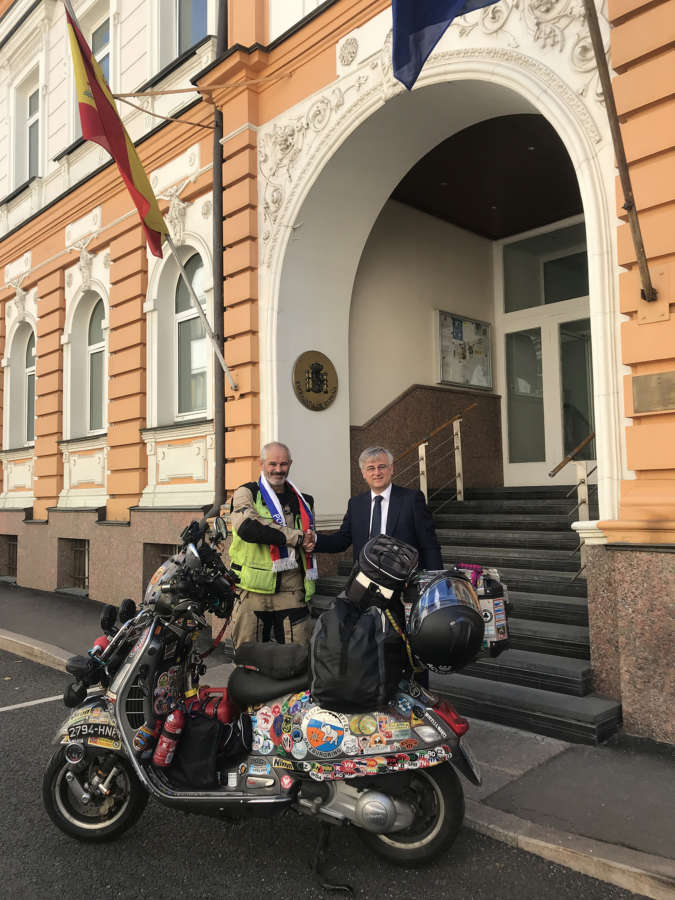 Vespa Extreme Mongolia 2018: José Antonio Fernández es recibido en Moscú