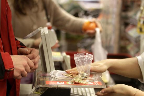 La tasa de ahorro de los hogares sube una décima hasta marzo, hasta el 5 por ciento