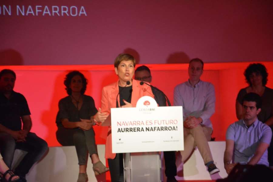 La presidenta navarra afirma que la separación de poderes no obliga al silencio