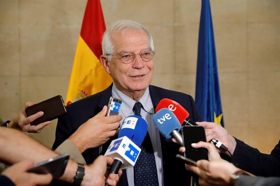Borrell dice que España limitará las actividades políticas de López en la residencia del embajador