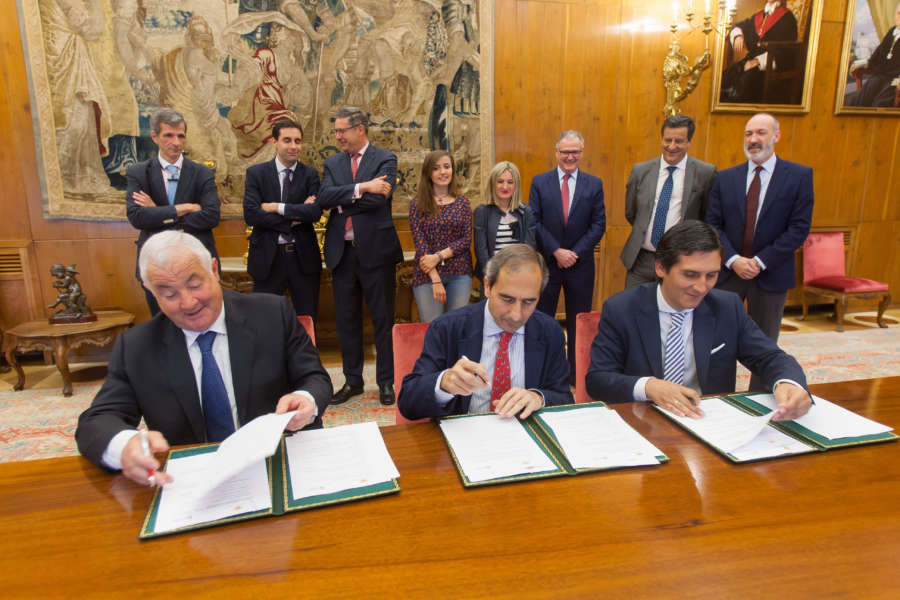 La Universidad y Caja Rural renuevan su convenio de colaboración
