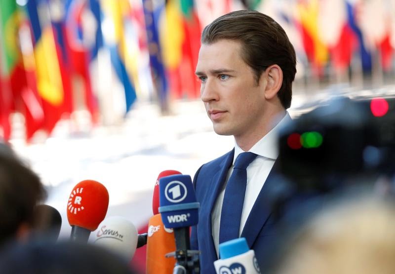 Tras más anuncios que avances, Austria pasa la Presidencia de la UE a Rumanía