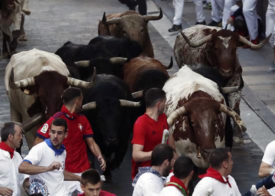 El cuarto encierro de los sanfermines, rápido y limpio con los Fuente Ymbro