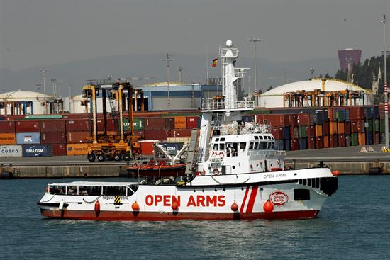 Open Arms pide a la autoridad marítima española que le transfiera los inmigrantes