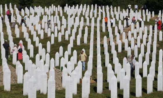 UE recuerda el genocidio de Srebrenica para evitar que se repita un hecho similar
