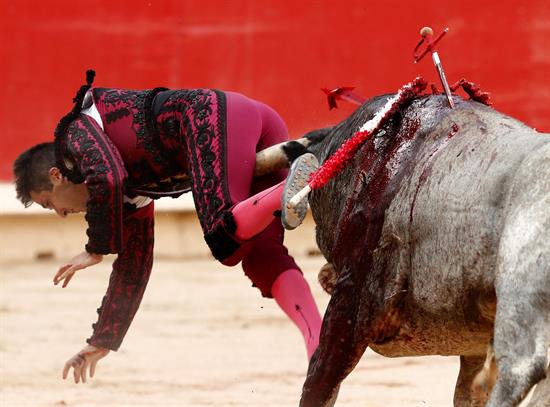 Oreja de ley para Justo y cornada grave a Castaño ante ásperos 