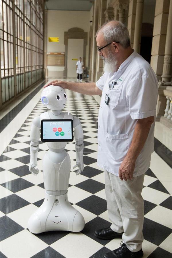 Hospitales de Cataluña ensayan con androide que puede conversar con pacientes