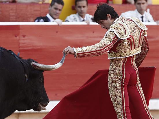 Castella y López Simón cortaron cortan generosas orejas en una decepcionante corrida de Fuente Ymbro