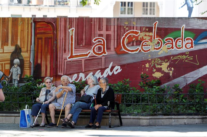 Baleares tiene tres ocupados por cada pensionista y Orense, solo uno