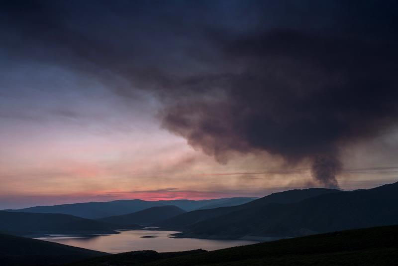 Dos incendios forestales en el parque natural de Invernadoiro, en Orense