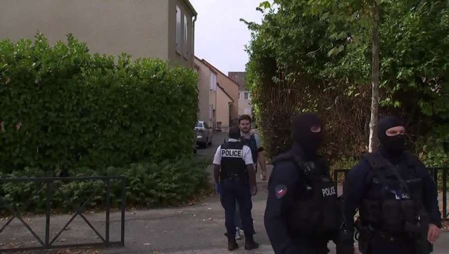 Dos muertos por un ataque con un cuchillo en una ciudad cerca de París