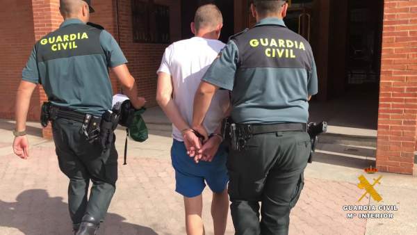 La Guardia Civil detiene a un «violento» tironero por robos a ancianas