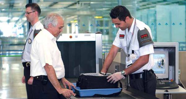 Vuelve la tensión a los aeropuertos de la mano de los vigilantes de seguridad