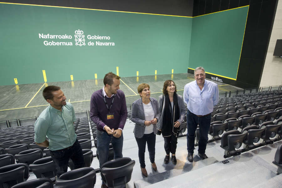 La Presidenta Barkos visita el Navarra Arena en la semana de su apertura