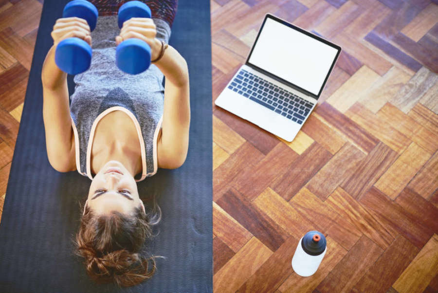 Entrenar la fuerza muscular mejora la salud cardiovascular, según experto