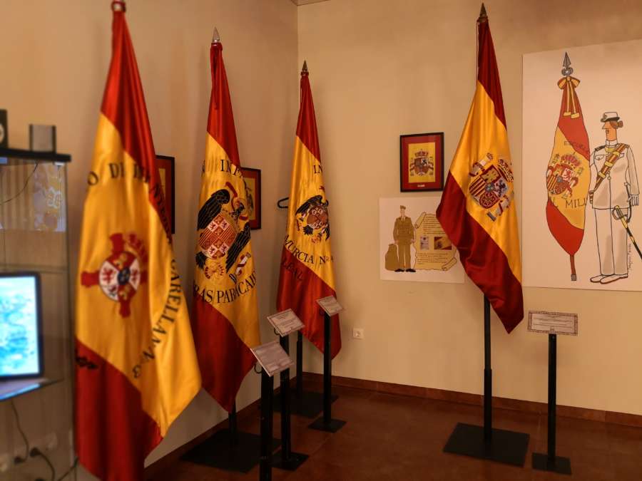 Una muestra de banderas históricas de España recala el martes en S.Sebastián