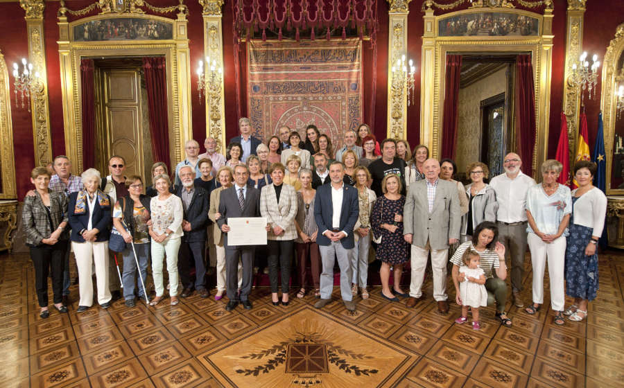 Barkos traslada su reconocimiento al Teléfono de la Esperanza