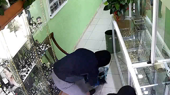 Detenidos por robos reiterados con gran violencia en comercios en Tenerife