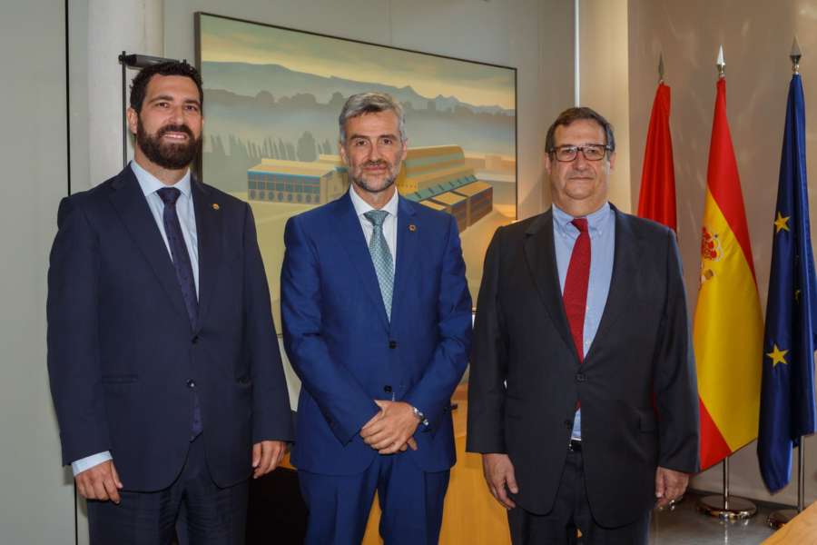 El rector de la Universidad del Norte, en Colombia visita la UPNA