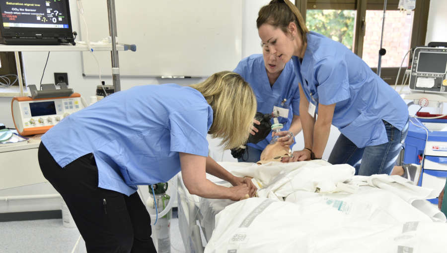 Salud forma a 24 profesionales en la atención urgente al infarto mediante simulación clínica