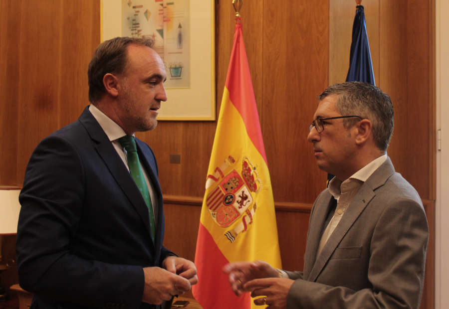 Esparza solicita al secretario de Estado de Medio Ambiente que limpie el Ebro