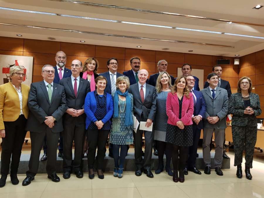 Domínguez pide en Madrid aplicar de forma coordinada el Real Decreto sobre universalización de la asistencia sanitaria