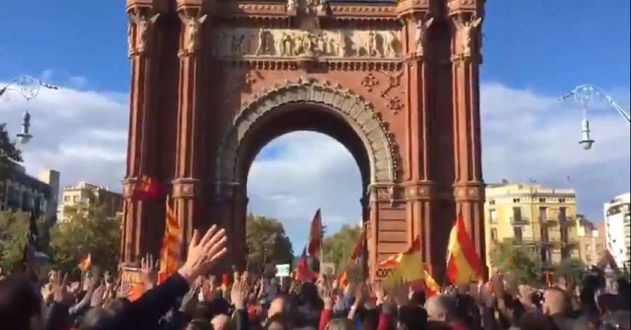 Miles de policías reivindican en Barcelona la equiparación salarial