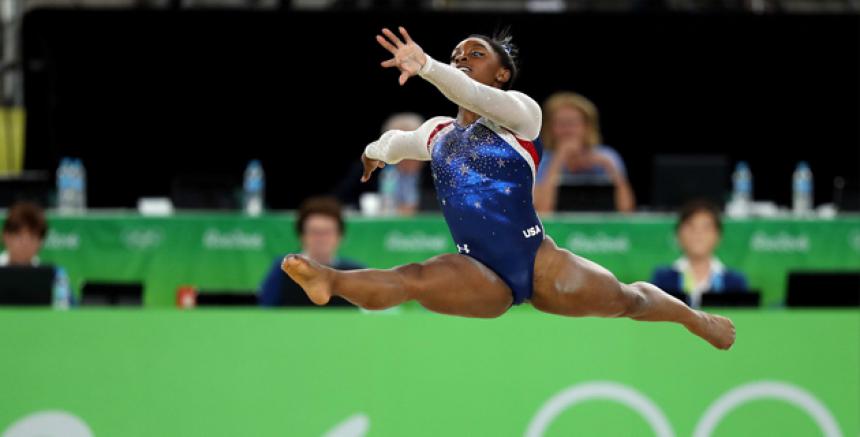 Simone Biles hace historia con su cuarto oro mundiales en concurso general