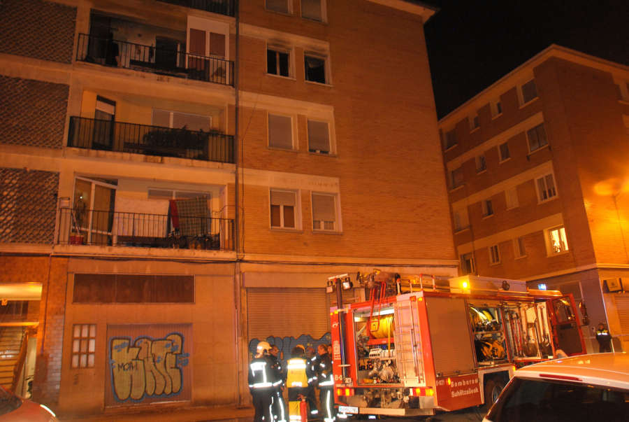 Muere una mujer de 83 años y su marido resulta herido en el incendio de una vivienda en Pamplona