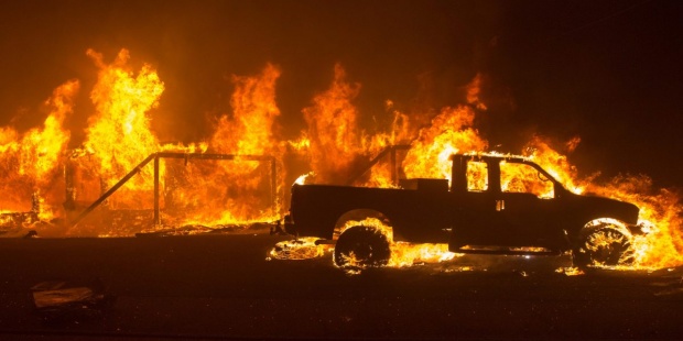 Al menos 9 muertos y 150.000 evacuados en nueva oleada de incendios en California