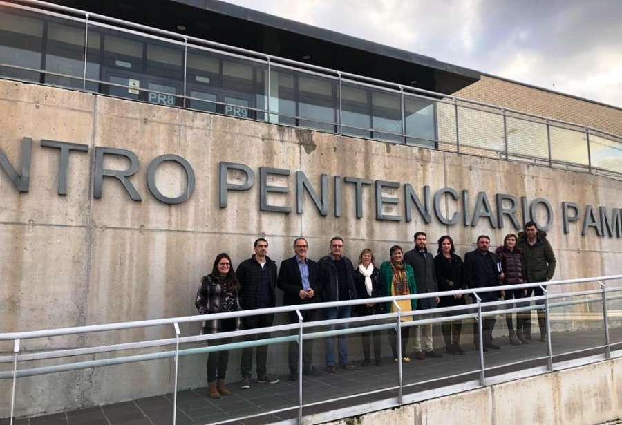 Parlamentarios visitan cárcel de Pamplona para ver adecuación a reinserción